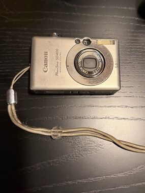 CANON PowerShot SD400 Digital ELPH Point-And-Shoot Camera BROKEN - PARTS